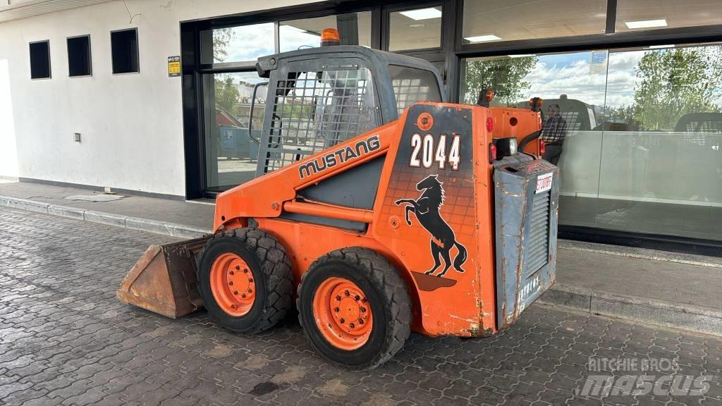 Mustang 2044 Skid steer mini utovarivači