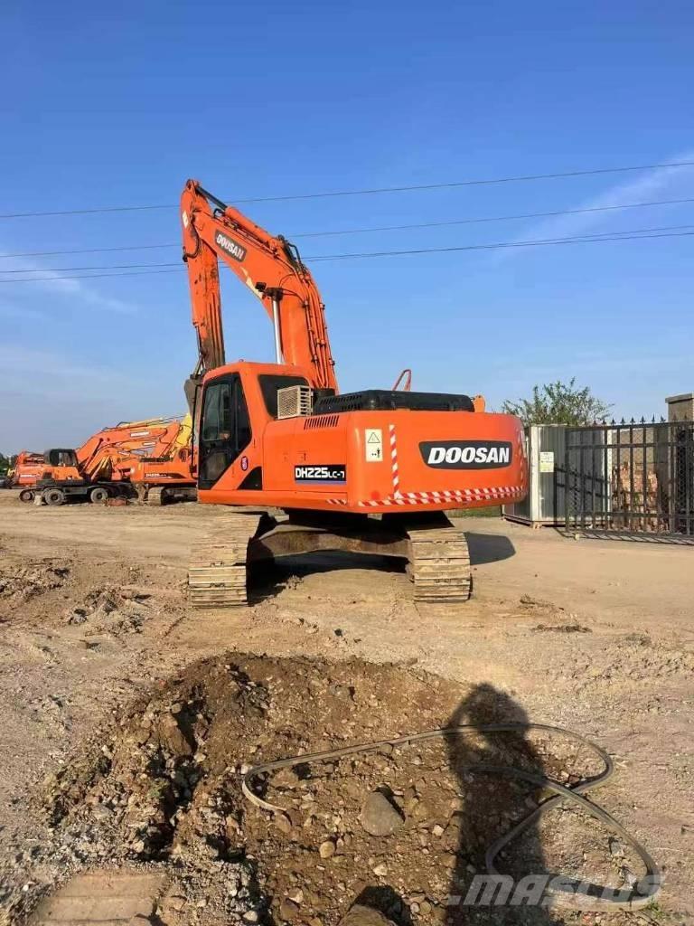 Doosan DH 225 LC-9 Bageri guseničari