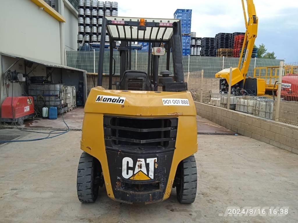 CAT DP 40 Dizelski viljuškari