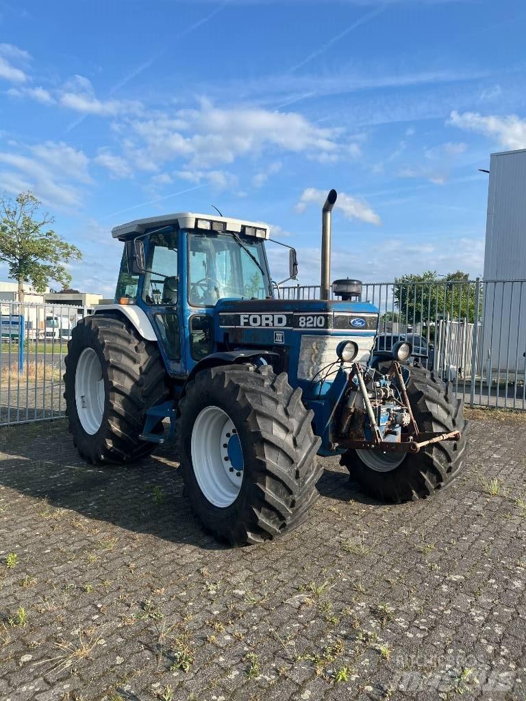 Ford 8210 III Traktori