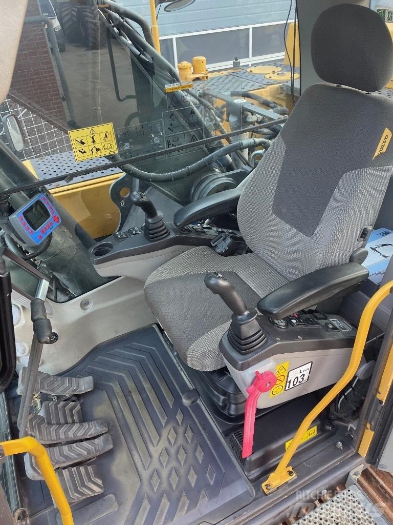 Volvo EC250DL Bageri guseničari