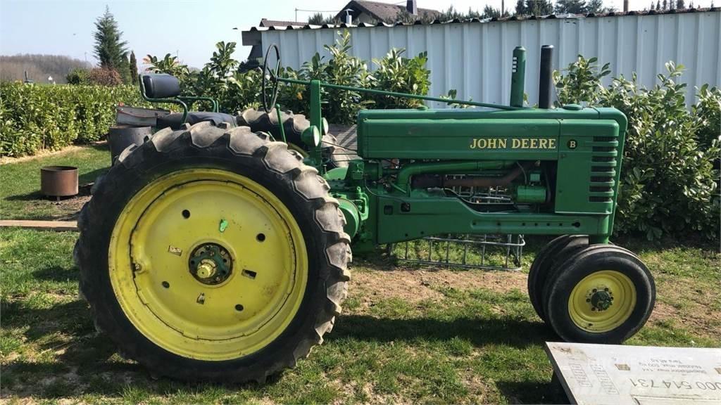 John Deere Model B Traktori