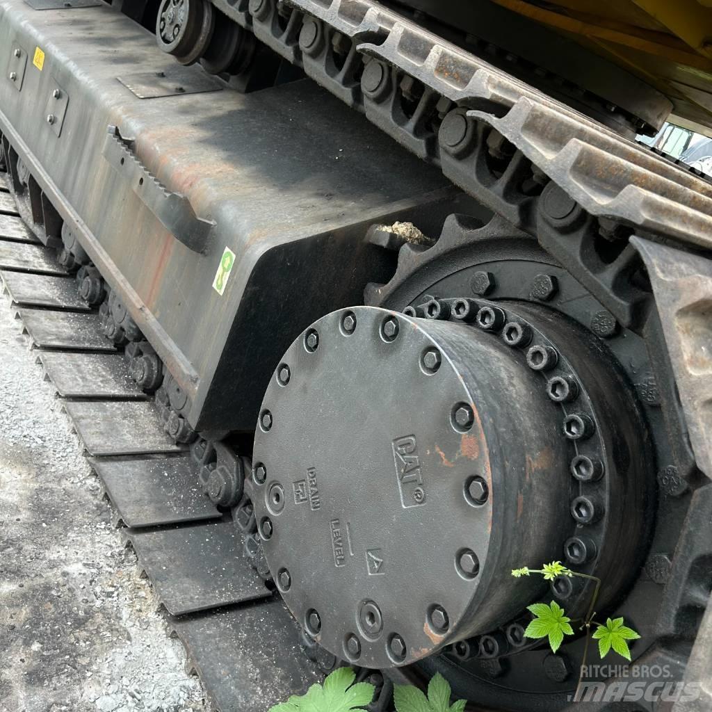 CAT 330D2 Bageri guseničari