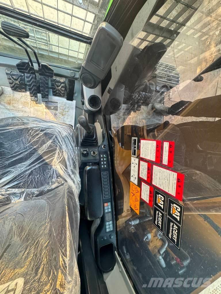 CAT 330D2L Bageri guseničari