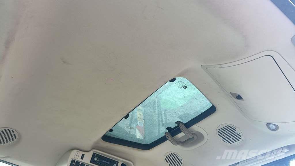 John Deere 6215R Traktori