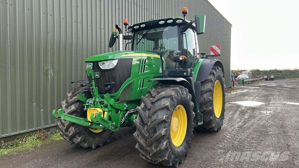 John Deere 6215R Traktori