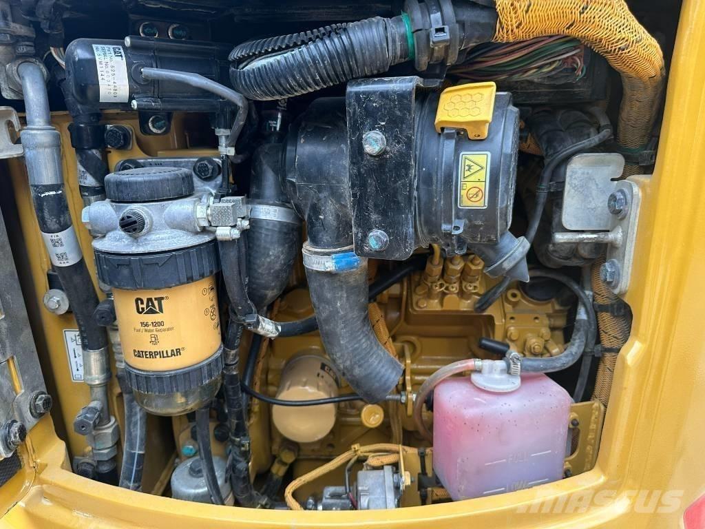 CAT 302 Mini bageri < 7t