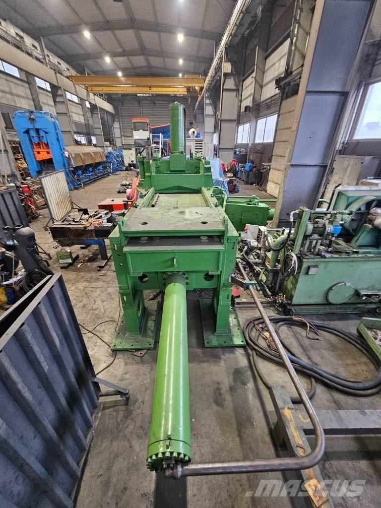  Henschel 30 x 30 Industrijske balirke