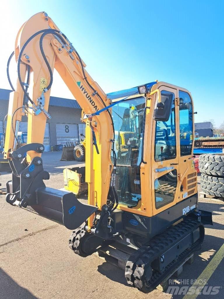 Hyundai R18-9AK Mini bageri < 7t