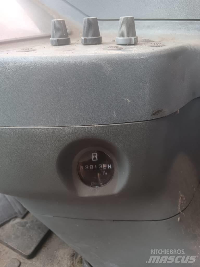 Hitachi EX135W Bageri točkaši