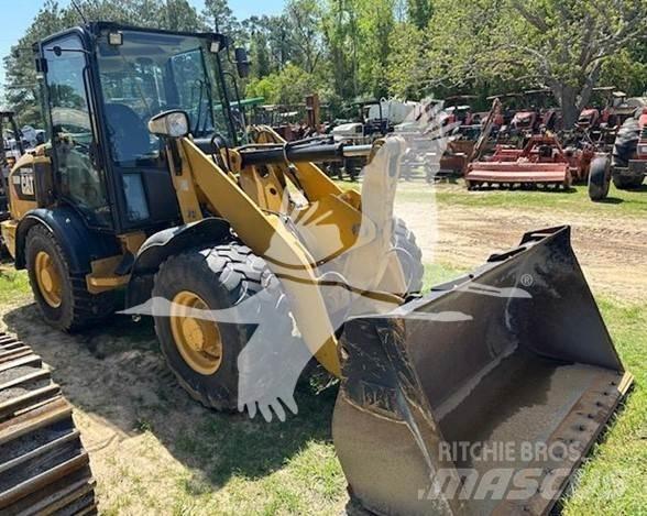 CAT 906M Utovarivači na točkove