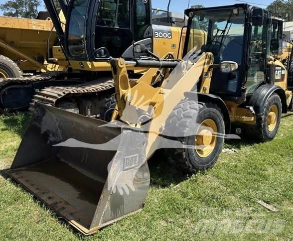 CAT 906M Utovarivači na točkove