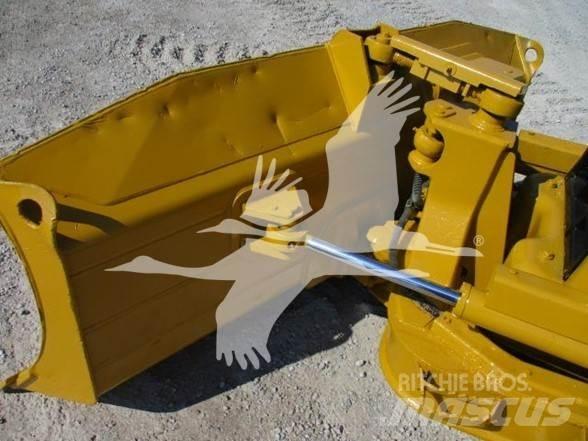 CAT D3G XL Buldožeri guseničari