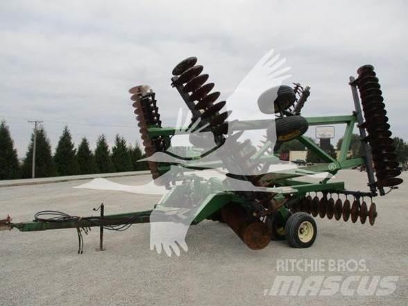 John Deere 630 Tanjirače