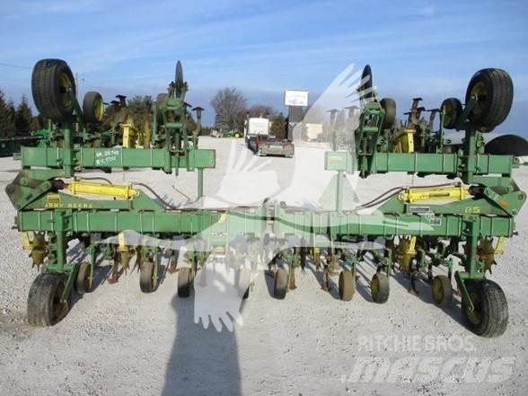 John Deere 85 Međuredni kultivatori
