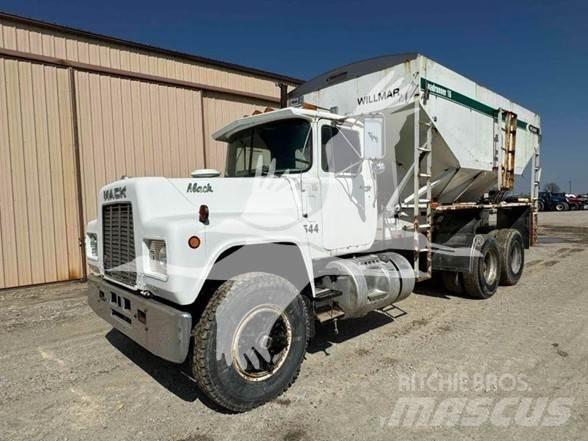 Mack R686ST Ostalo za građevinarstvo
