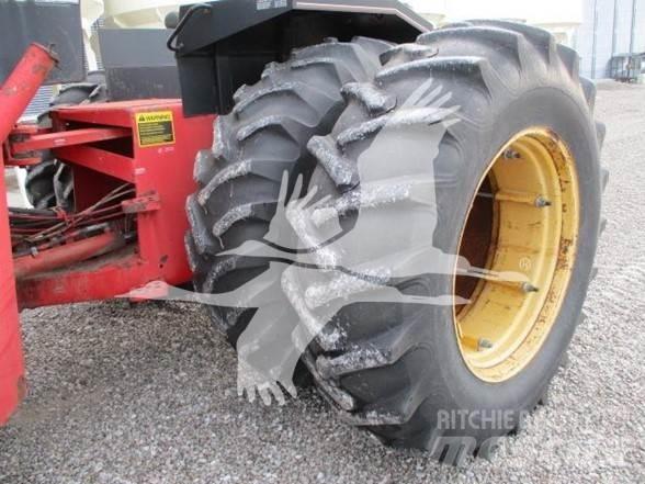 Versatile 876 Traktori