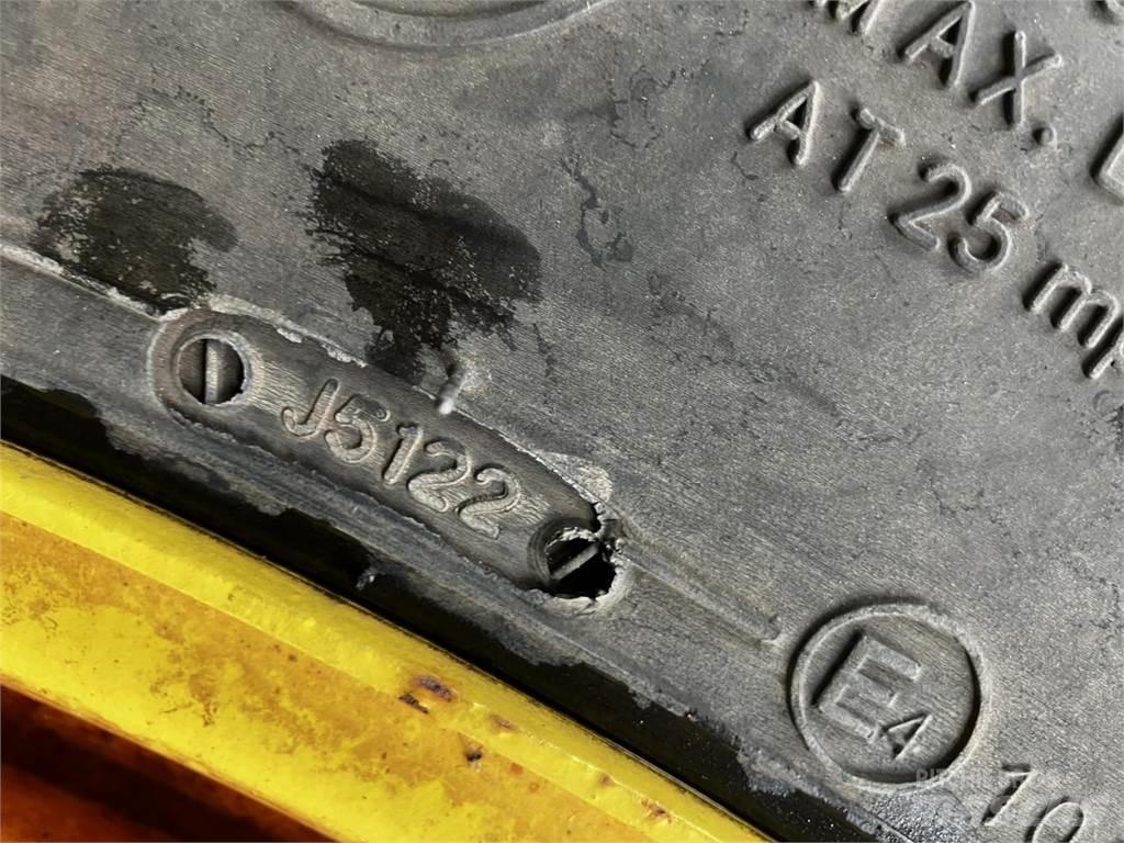 BKT 270/95R32 Gume, točkovi i felne