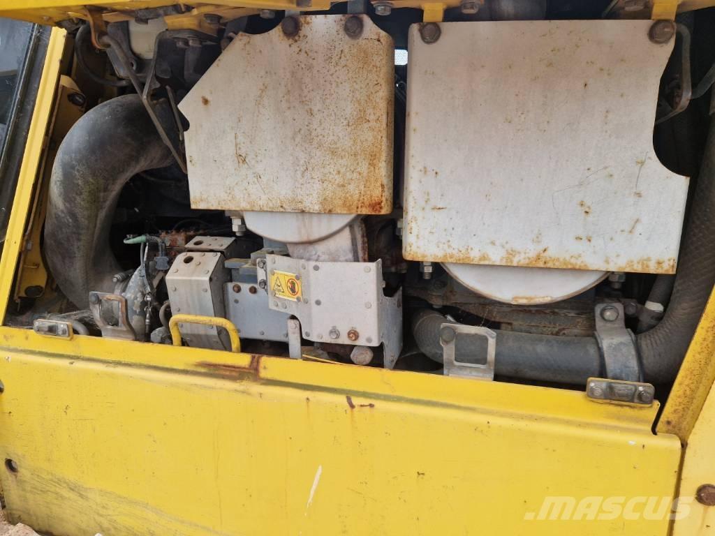 Komatsu D 65 PX-18 Buldožeri guseničari