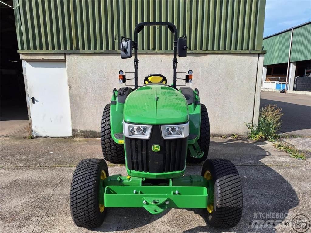 John Deere 4052M Manji traktori