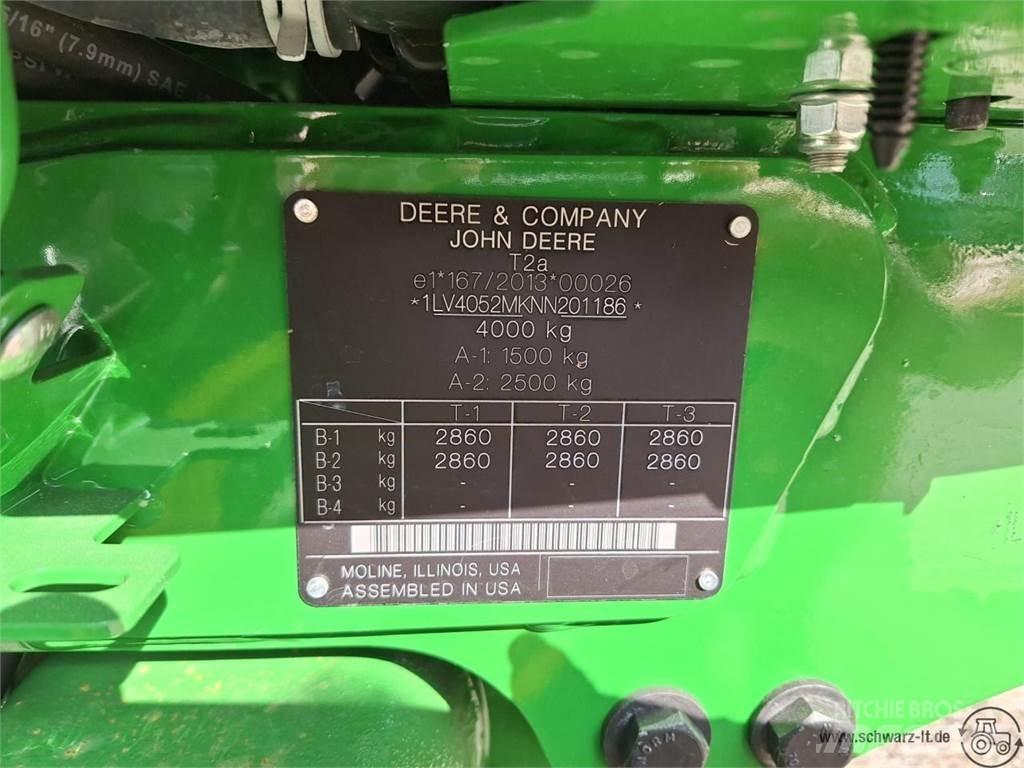 John Deere 4052M Manji traktori