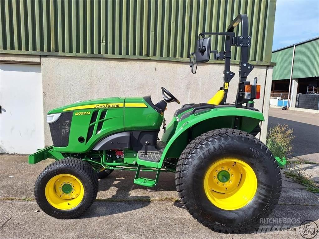 John Deere 4052M Manji traktori