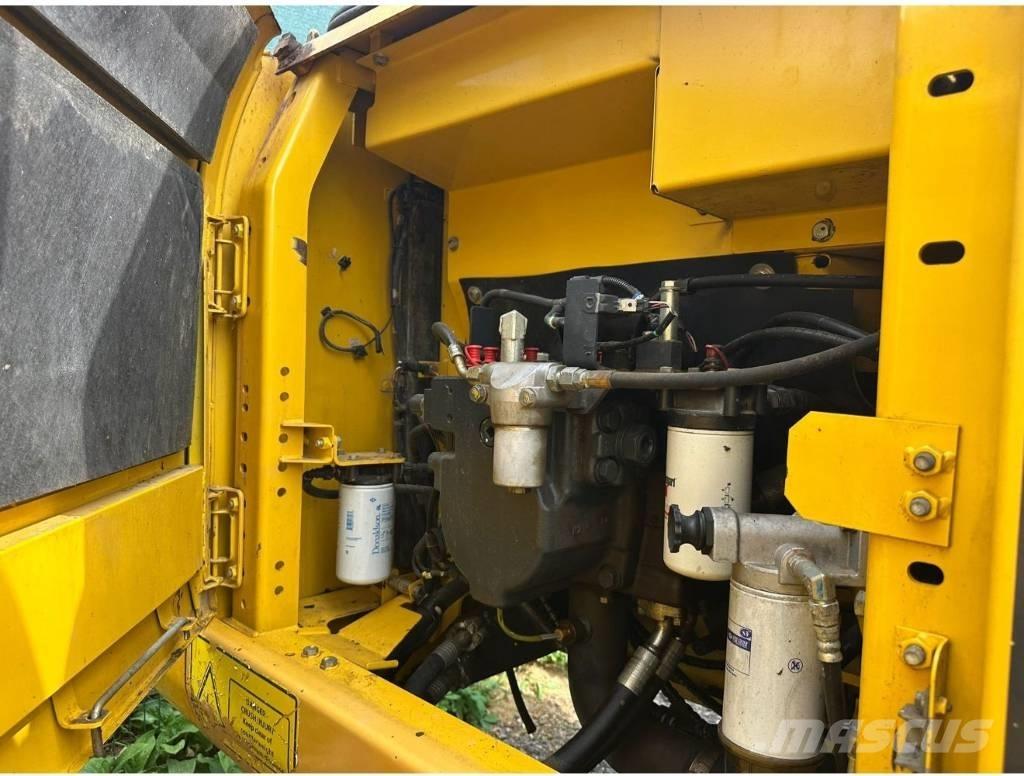 Komatsu PC 210 LC-11 Bageri guseničari