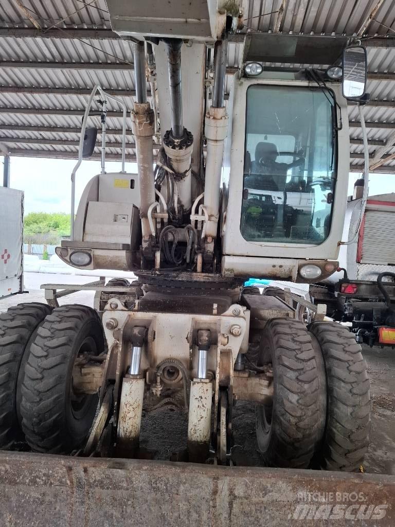 JCB JCB JS 175W Bageri točkaši
