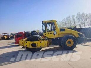 Bomag BW 220D-40 Valjci sa duplim bubnjem