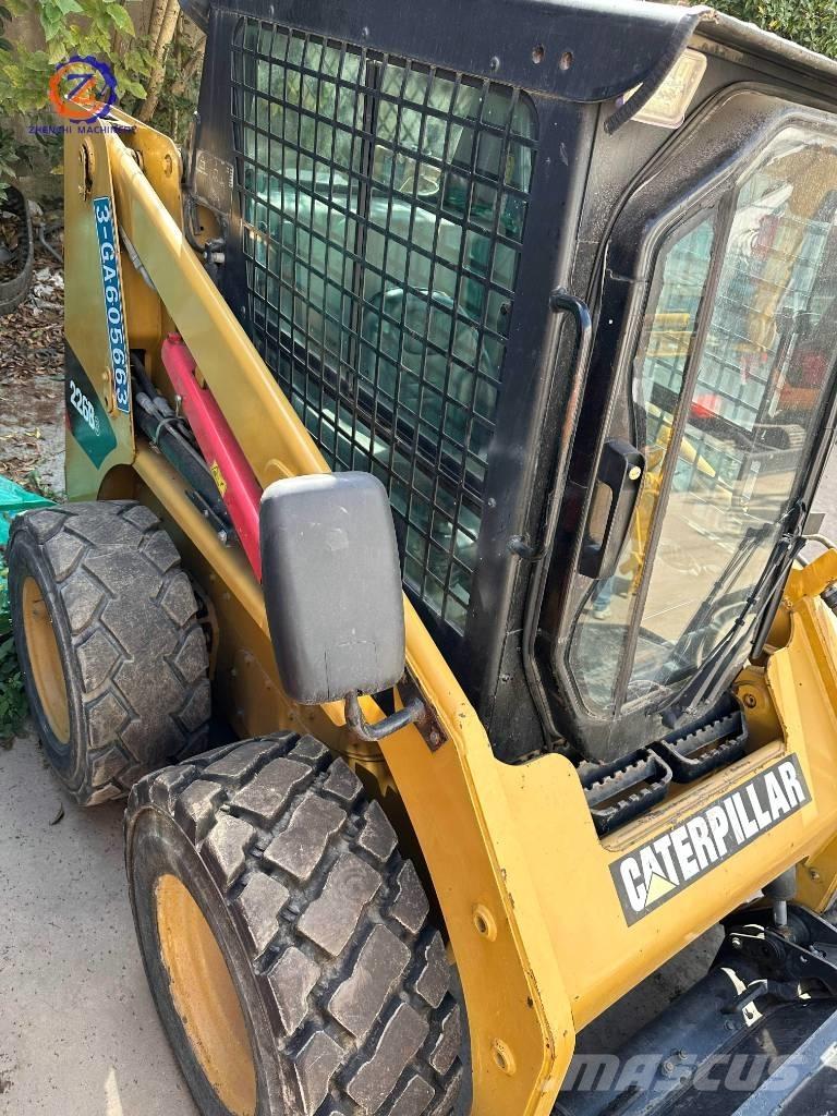 CAT 226 B Skid steer mini utovarivači