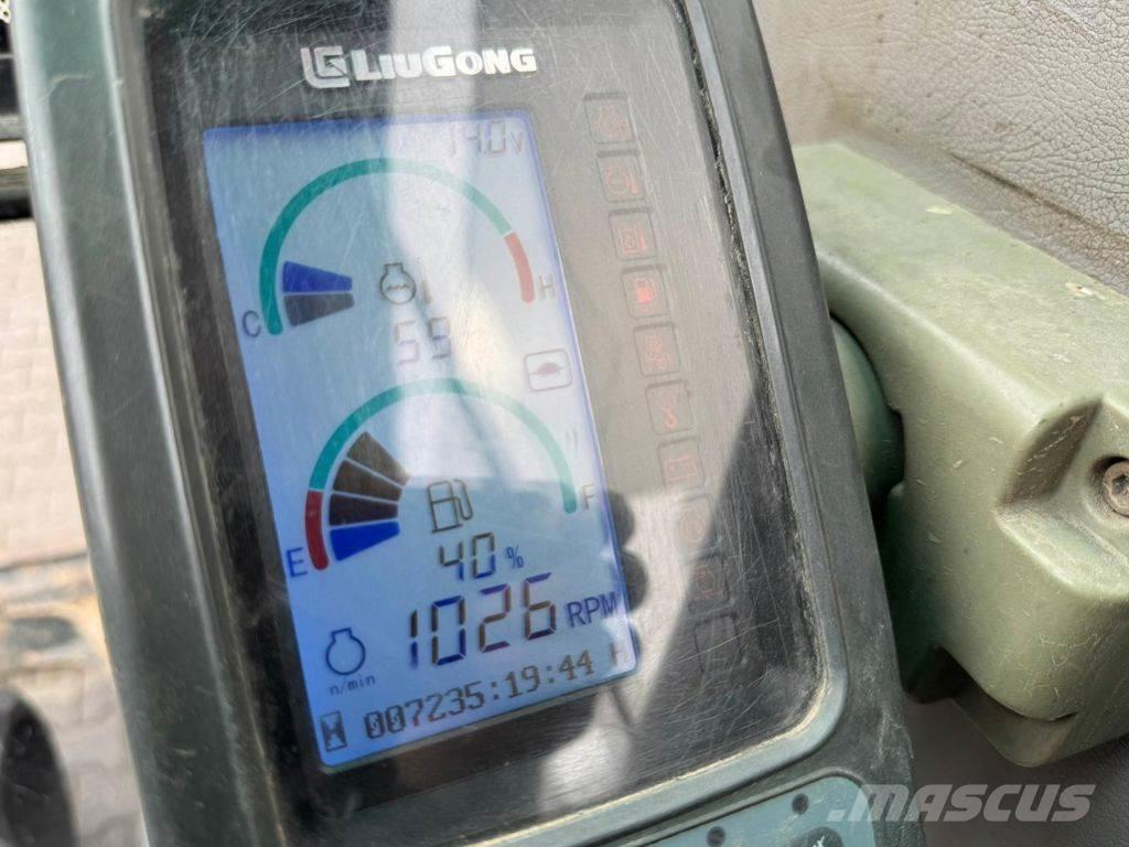 LiuGong CLG906C Bageri guseničari