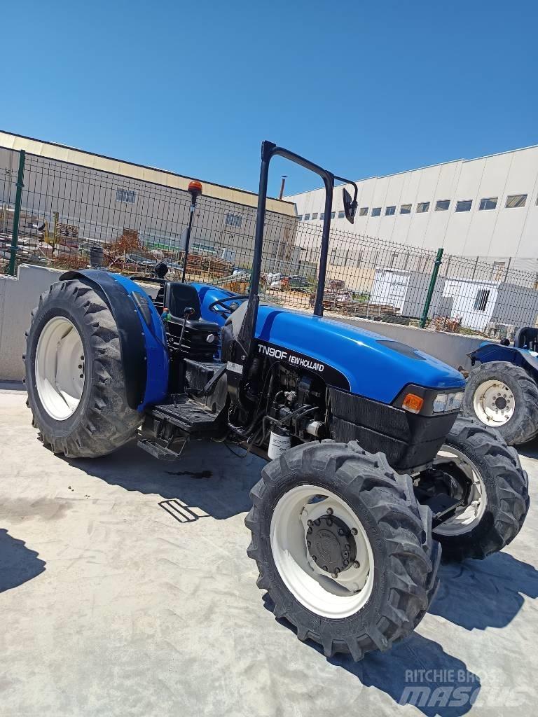New Holland TN 90 F Traktori