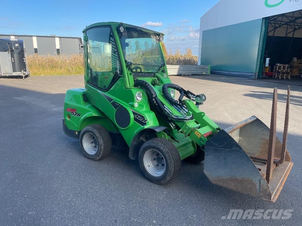 Avant 528 Višenamenski utovarivači