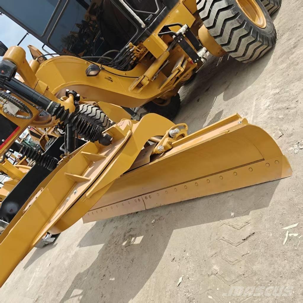 CAT 140 H Bageri guseničari