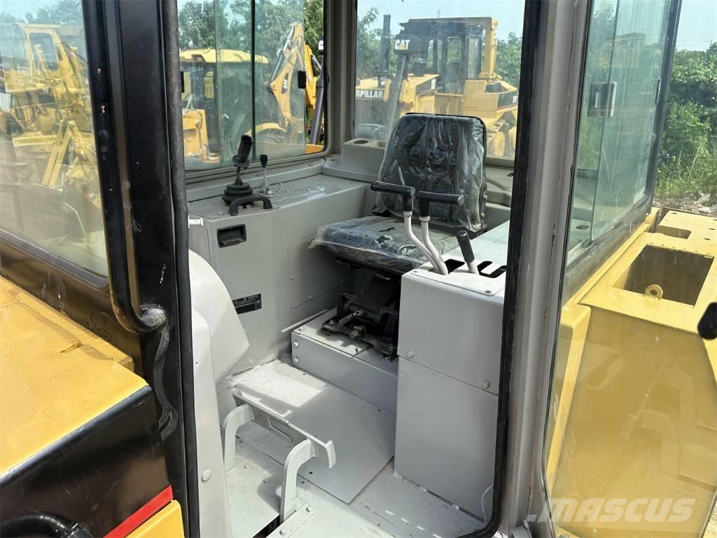 CAT D 6 G Buldožeri guseničari