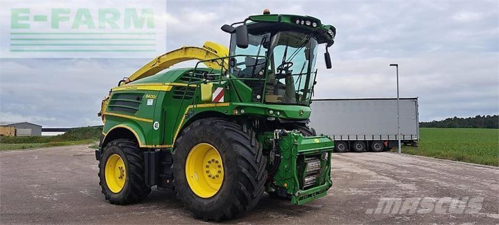 John Deere 8400 Mašine za stočnu hranu sa sopstvenim pogonom