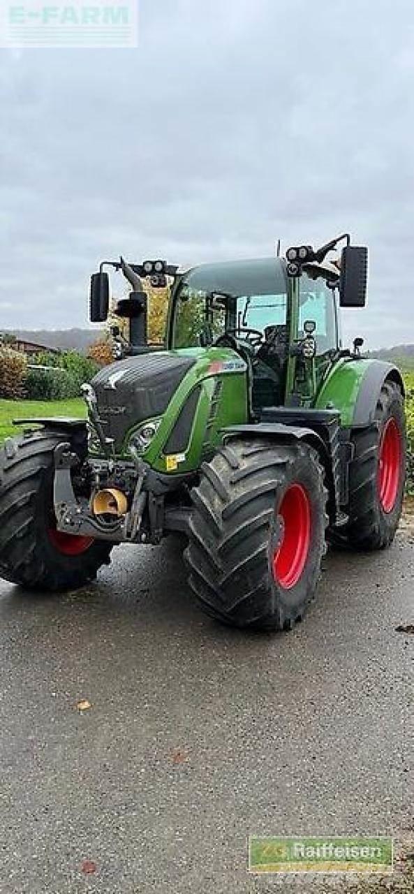 Fendt 724 vario Traktori