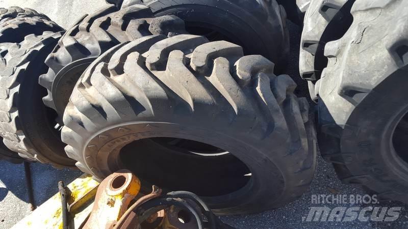  Pneu 10.5/80-18 Gume, točkovi i felne