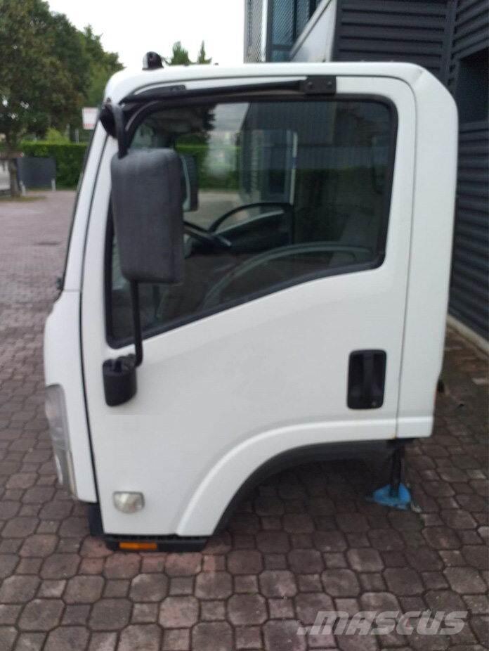 Isuzu M - L Kabine i unutrašnjost