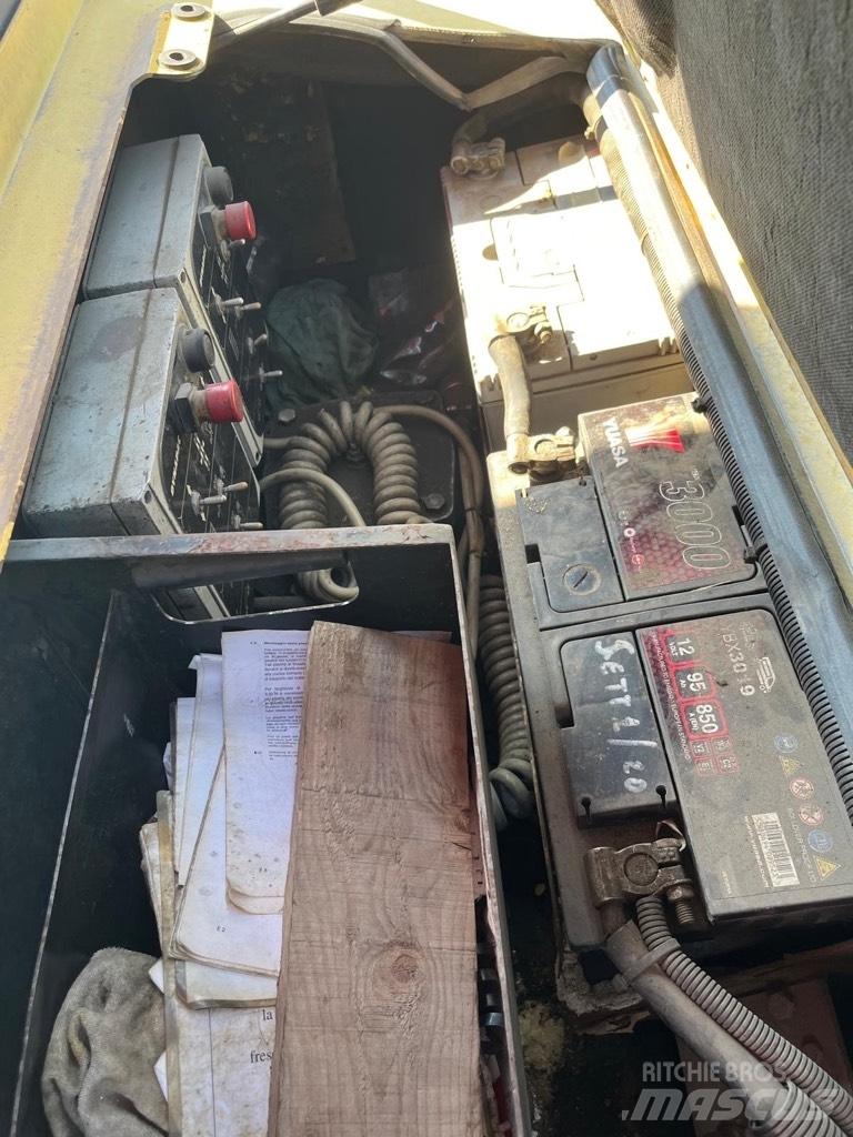 Dynapac F 141-4W/D Asfaltni finišeri