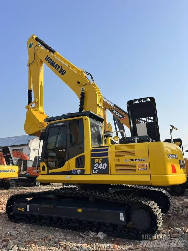 Komatsu 240-8 Bageri guseničari