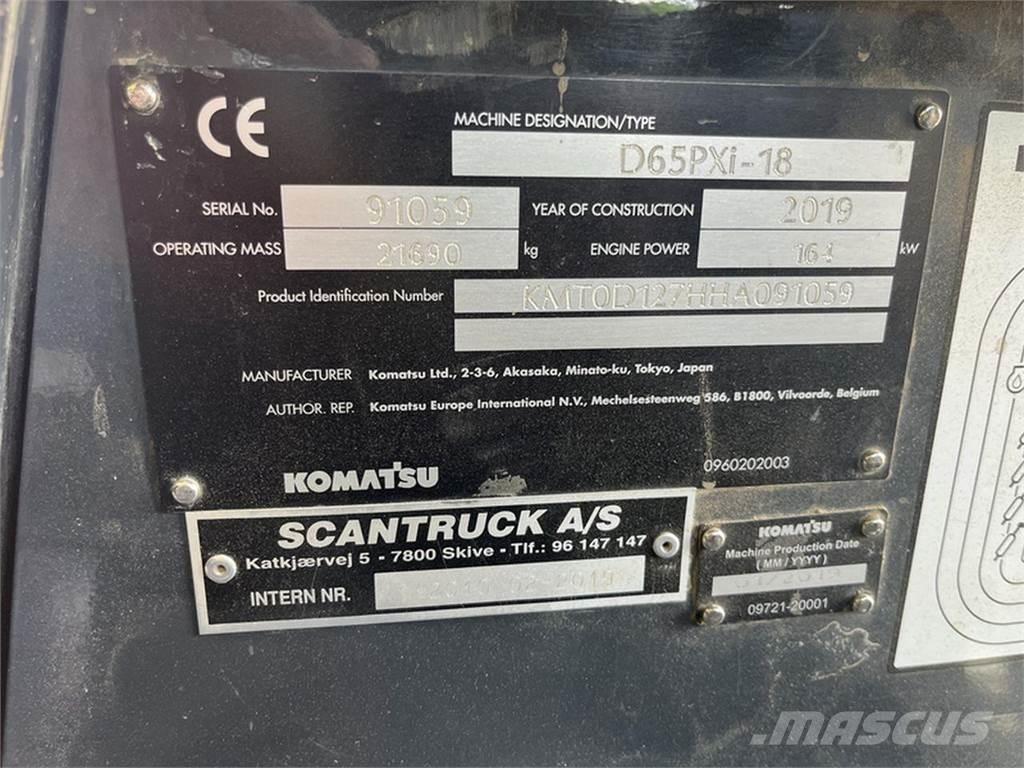 Komatsu D65PXI-18 Buldožeri guseničari