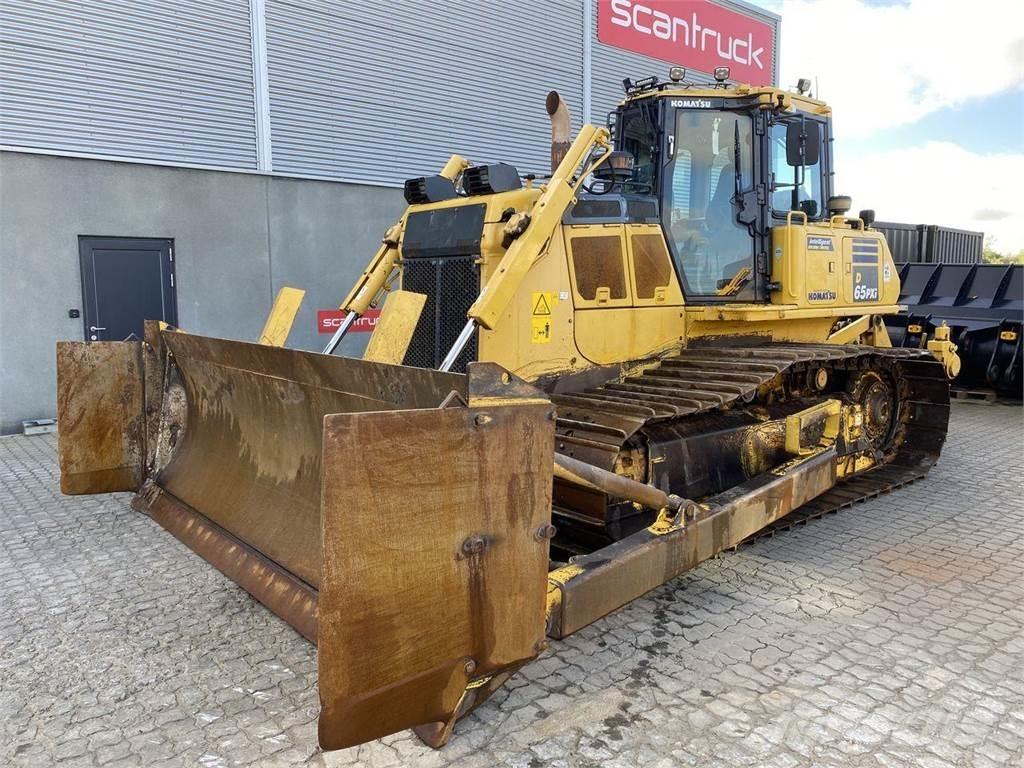 Komatsu D65PXI-18 Buldožeri guseničari