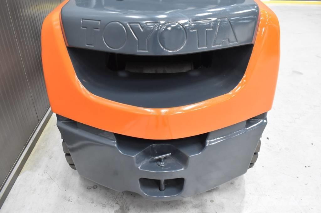 Toyota 06-8FD30F Dizelski viljuškari