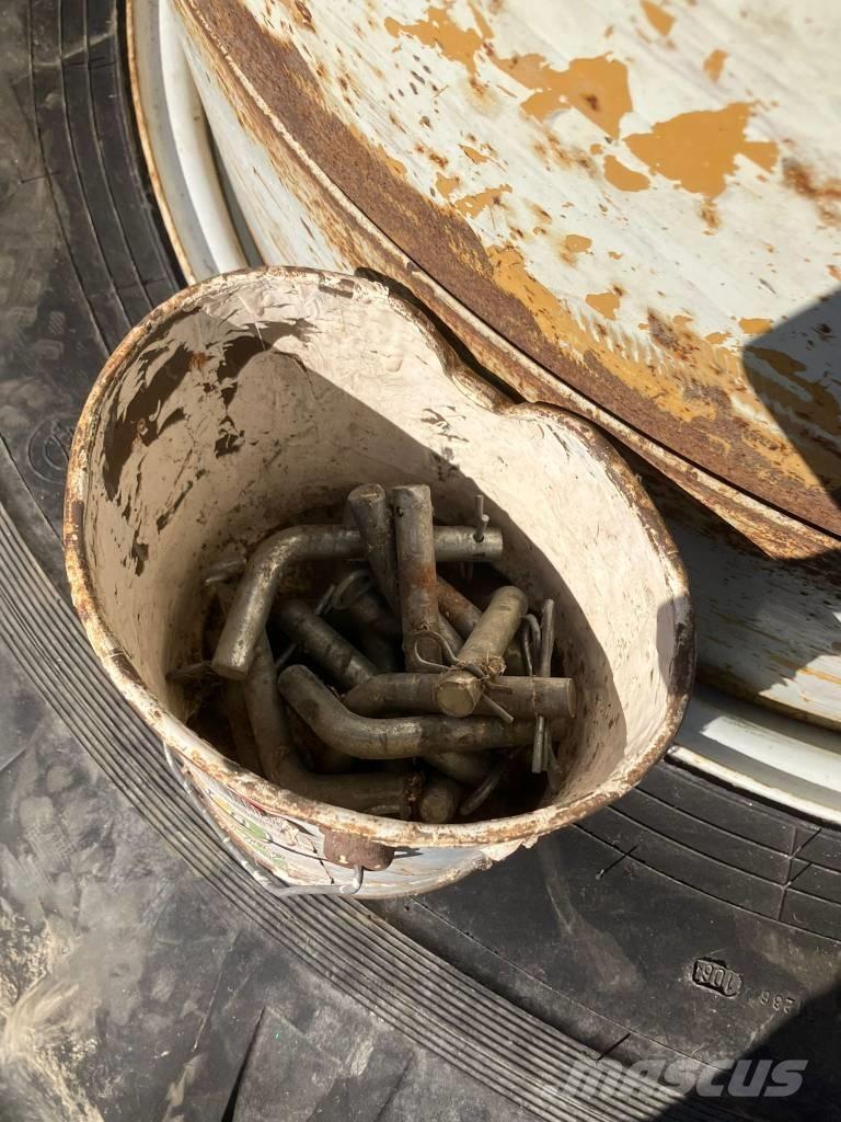  Paripyörät 18.4-38 Gume, točkovi i felne