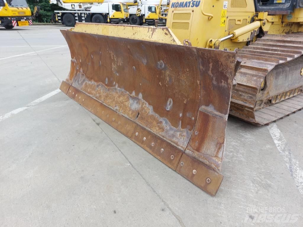 Komatsu D 61 PXi-23 Buldožeri guseničari