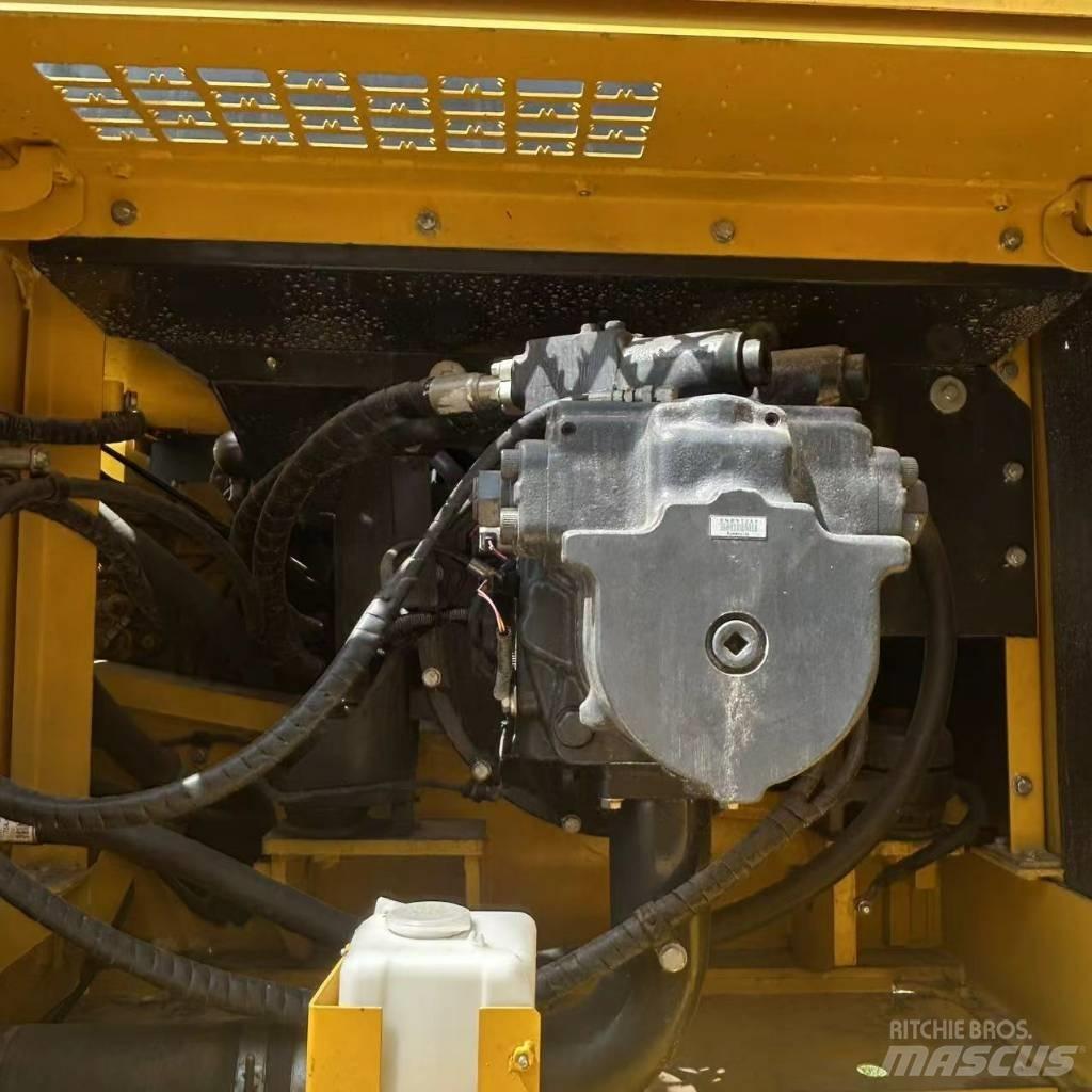 Komatsu 450-8 Bageri guseničari