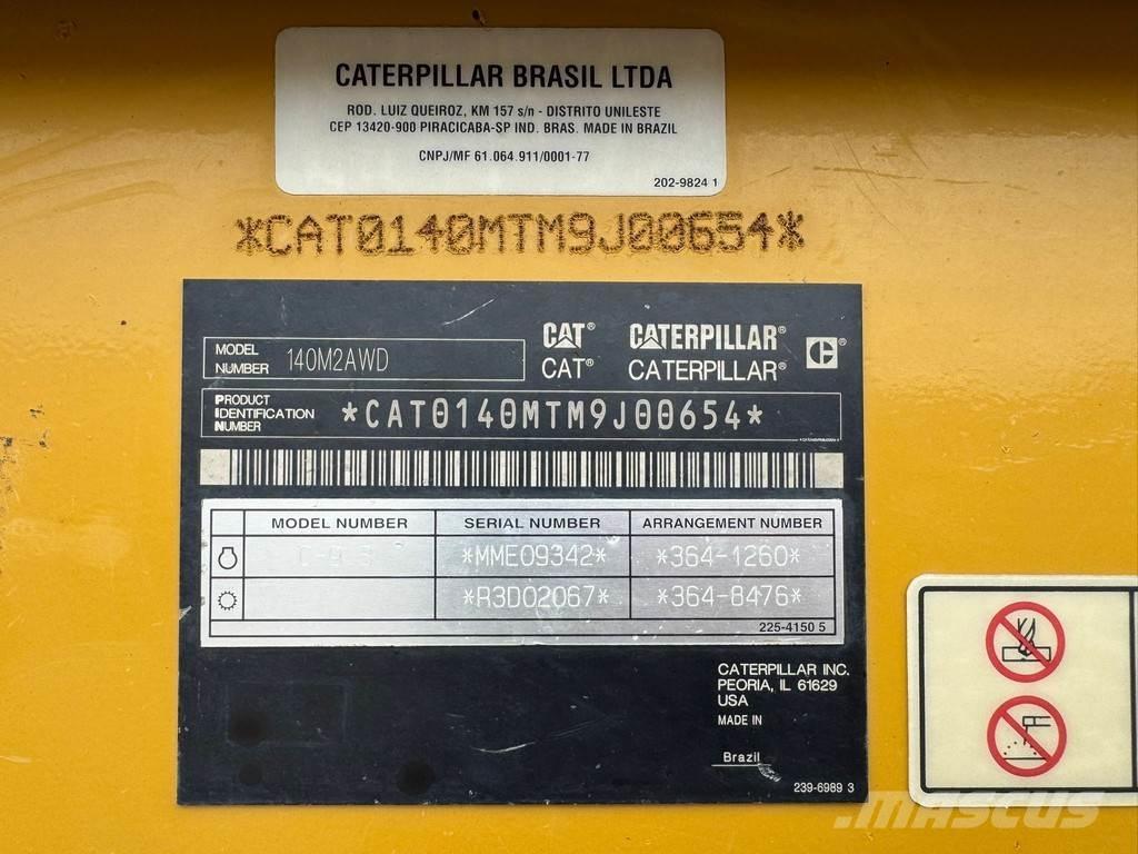CAT 140M2 AWD Grejderi