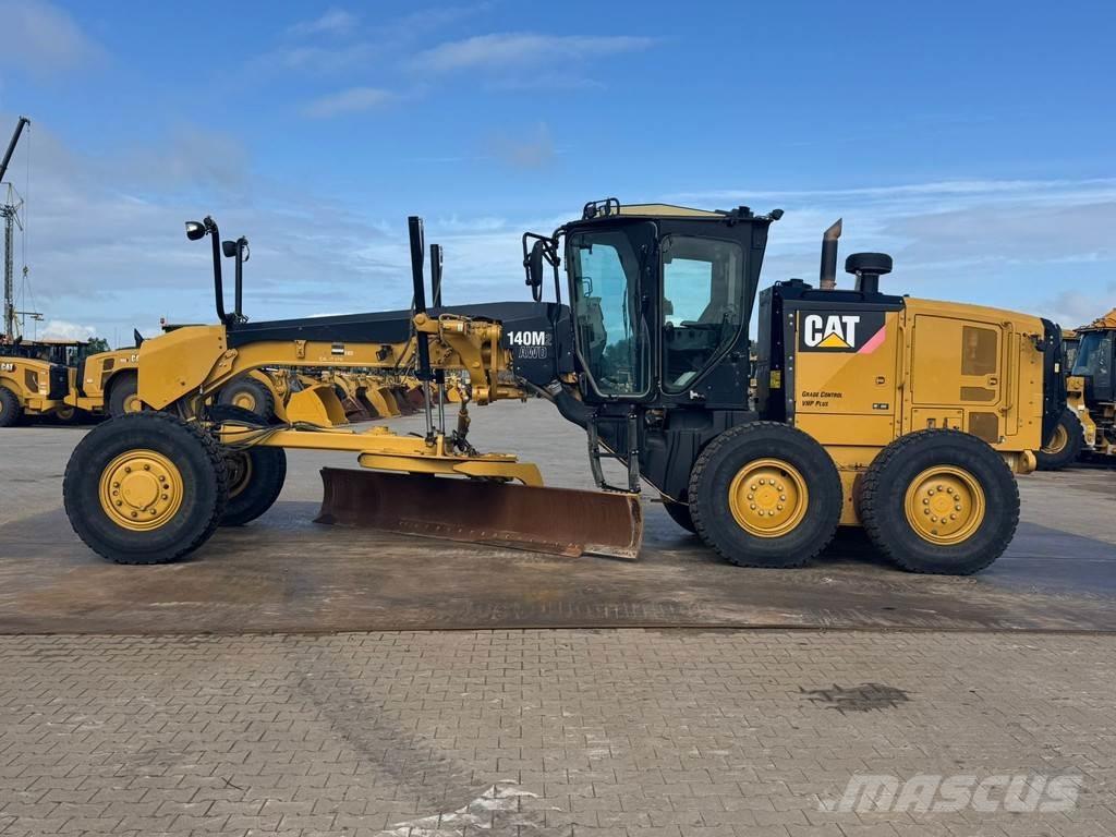CAT 140M2 AWD Grejderi