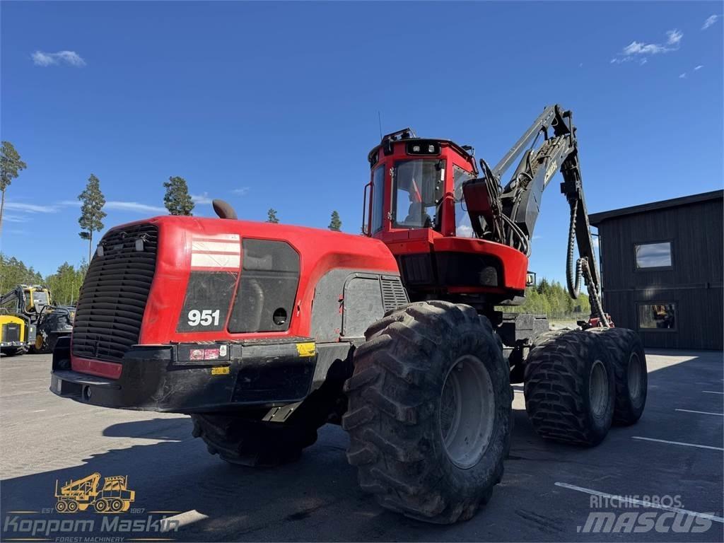 Komatsu 951 Harversteri